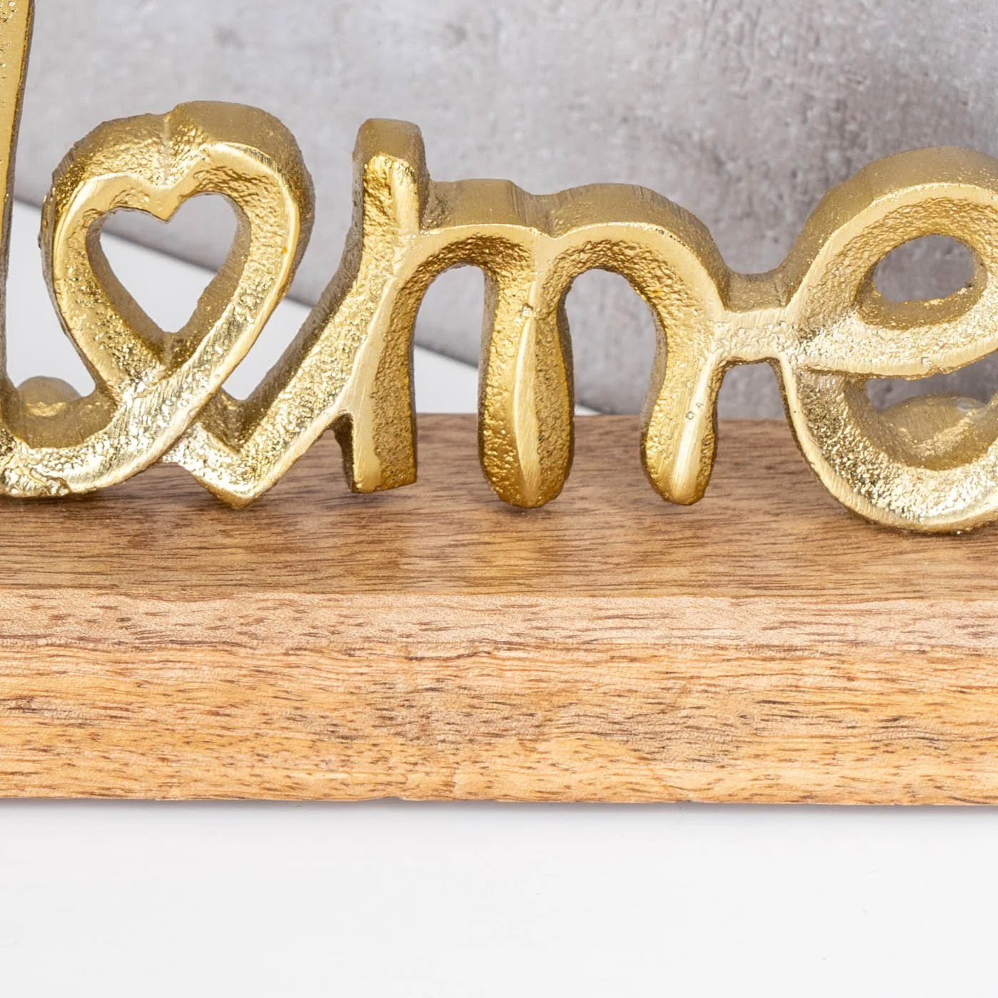 Deko-Schriftzug „Home“ – Metall & Mangoholz, Gold/Natur